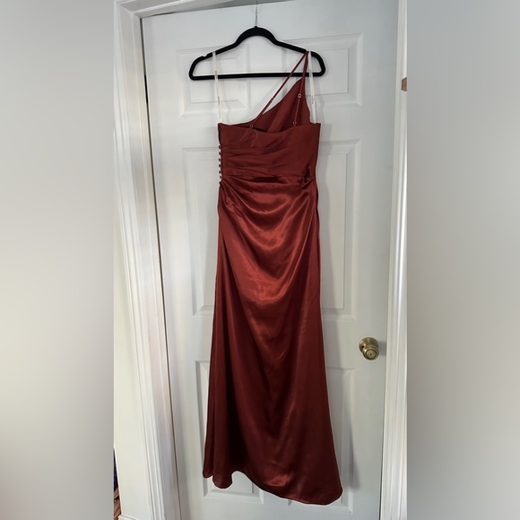 David's Bridal Dress | Charmeuse Draped One-Shoulder with Slit in Cinnamon - Picture 5 of 9